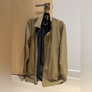 Lululemon Men Rain Jacket Size Medium